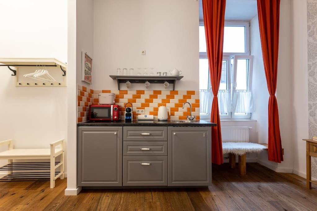 Compact Studio Near Center By Hm Wien Exteriör bild